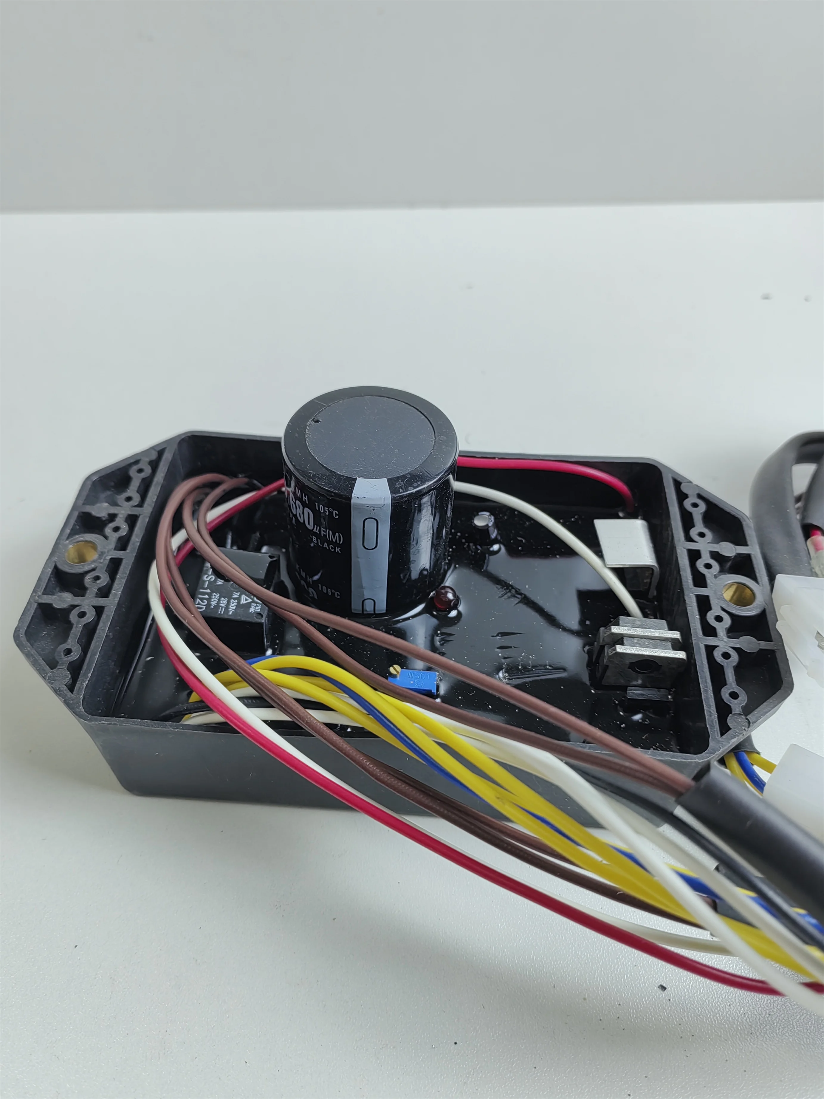 

KI-DAVR-50S3 AVR Automatic Voltage Regulator 14 WIRES FIT KIPOR KDE6500E3 KDE6500X3 KDE6700TA3 KDE8000TA3 Generator Parts