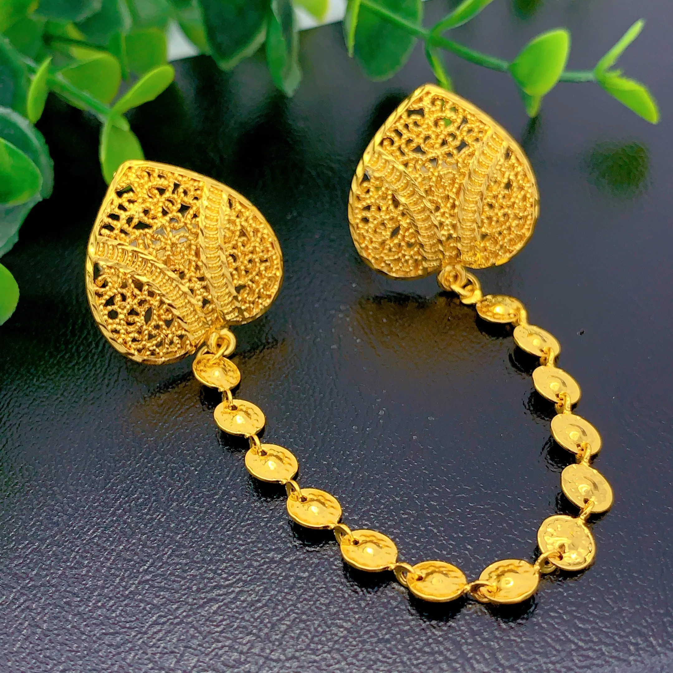 Luxury Dubai Gold Color Tassel Linked Ring Accessory For Women Heart Chain Finger Jewelry Wedding Daily Wear Party Gift