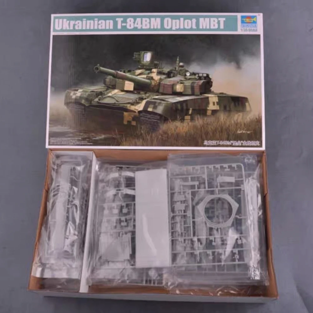 

Trumpeter 09512, масштаб 1:35, украинский T84 T-84BM, основной боевой танк, военная пластиковая сборная модель, комплект, строительная игрушка