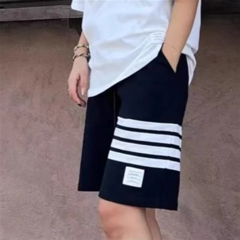 

Модные хлопковые шорты-бермуды для женщин, повседневные спортивные, с четырьмя полосками, прямого кроя, летние, стильные, парные джинсы