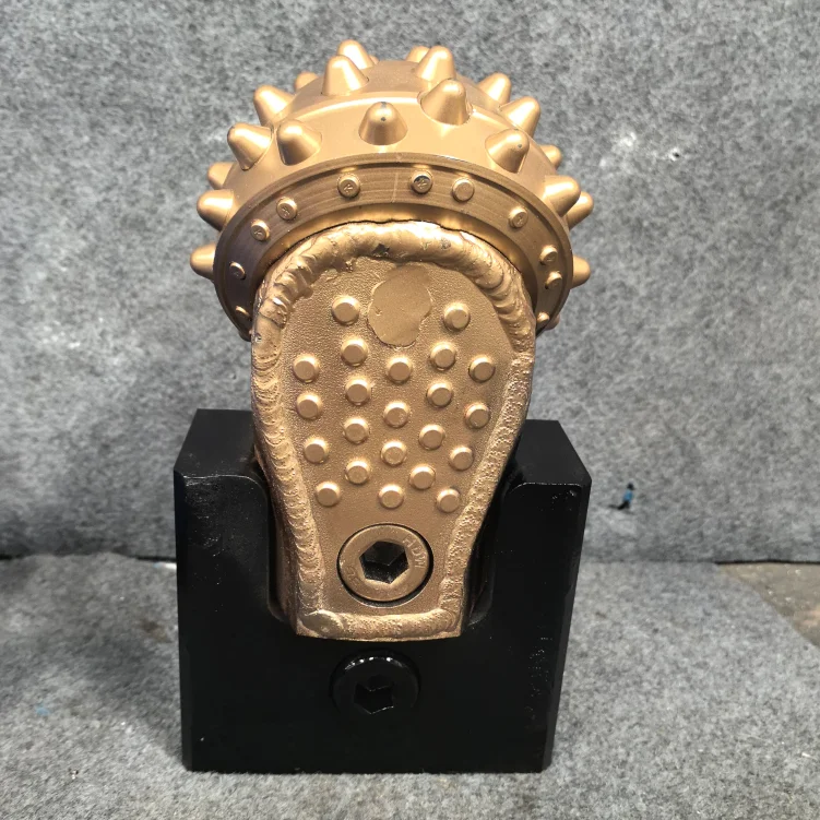Venta directa de fábrica reemplazable IADC 637 8 1/2 pulgadas Tricone Bit patas conos de un solo rodillo para Hard Rock