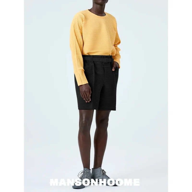 กางเกงขาสั้นทรงหลวมสีพื้นแบบมินิมอลสไตล์มิยาเกะ จีบโค้งแนวนอน รุ่นซัมเมอร์บีช สำหรับผู้ชาย ความยาว 5/10