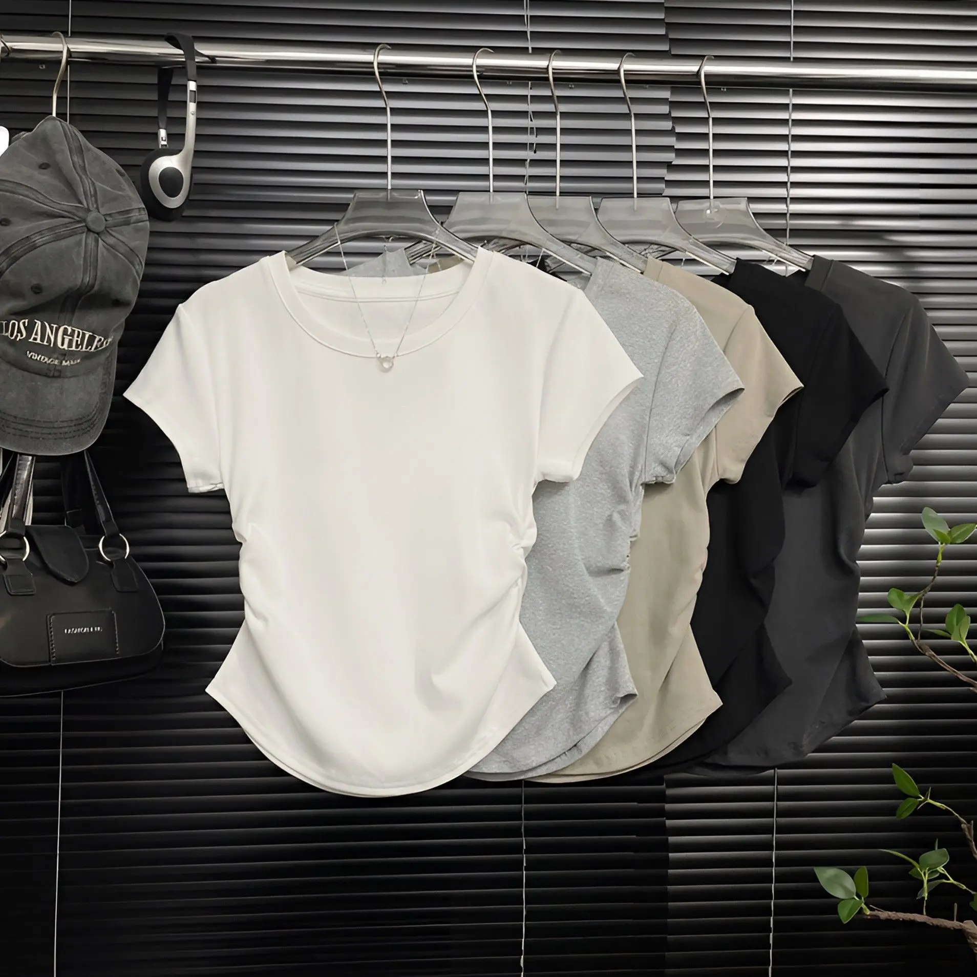 

Summer Women's Slim Fit T-irt round Ne V-Ne Design Sense Pleated Waist ort Sve oulder Width Regular Tight Body U...