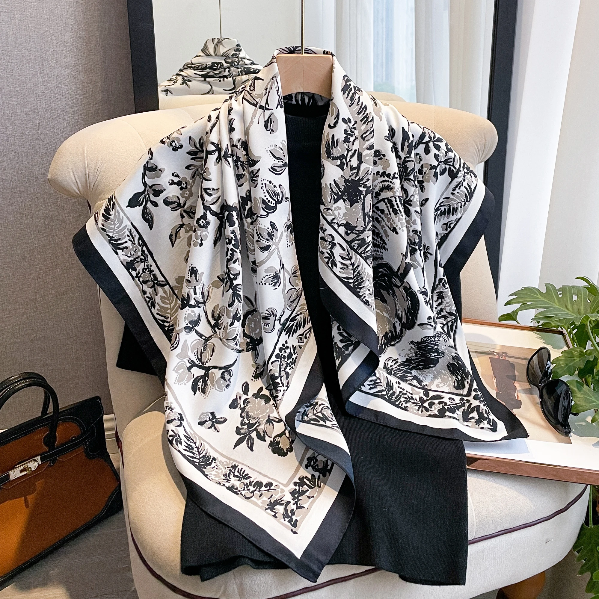 90*90CM Kerchief Four Seasons Luxury Square Silk Scarves Europe And America Fashion Bandannas New Twill Print Sunscreen Shawls