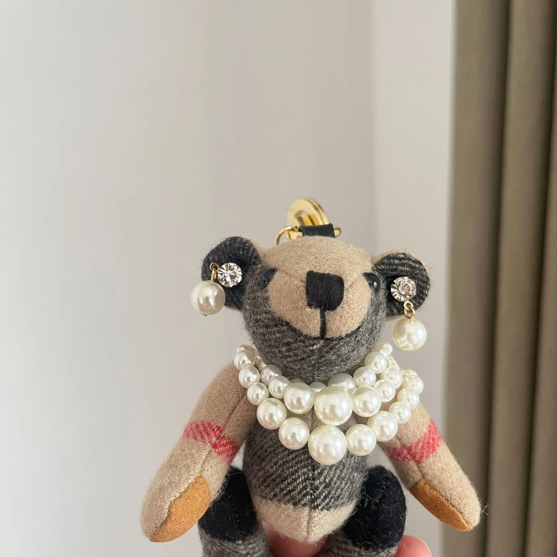 

B Cute Cartoon Bear Pendant Soft Wool Handmade Stuffed Doll Keychain Charm Gifts Car Ornaments Bag Pendant