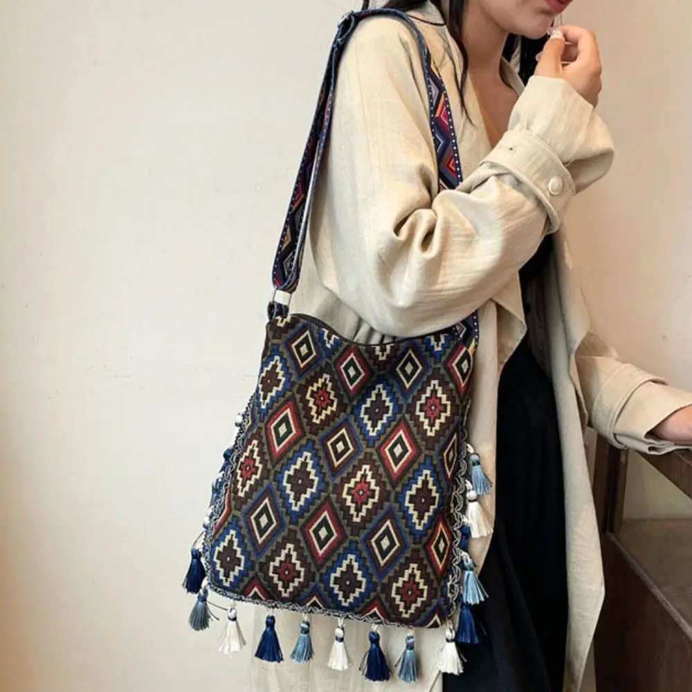 All-match Large Capacity Ethnic Style Crossbody Bags Woven Vintage Tassel Shoulder Bag Geometric Handbag Messenger Bag Outdoor