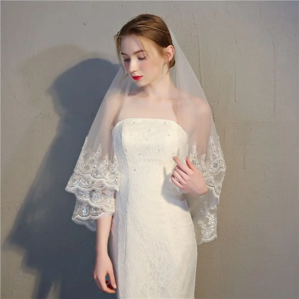 Luxury Bride Wedding Veils Lace Edge Sequins Glitter Double Layers Bridal Veil with Hair Comb Lace Beaded Veil Wedding Day