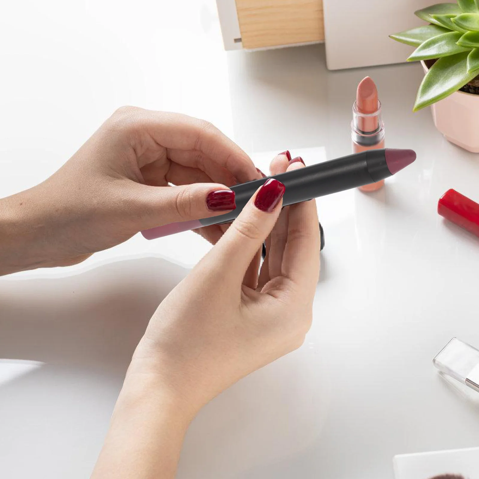 

Lip Liner Pen Longlasting Color Matte Finish Easy to Use Versatile for Various Occasions Lip Stain Drawing Tool