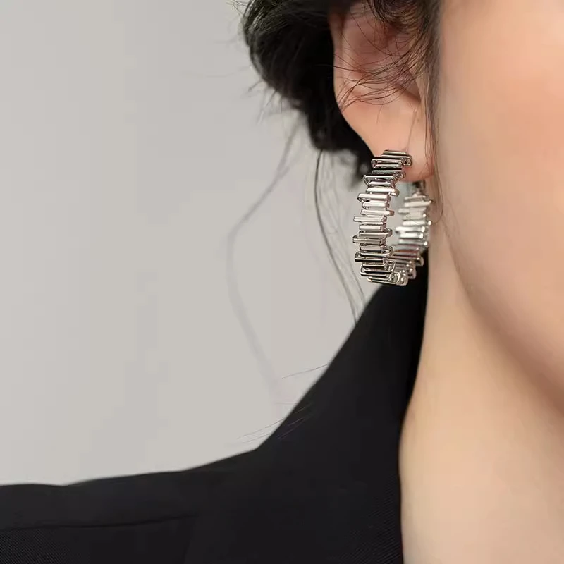 

Premium sense metal C-shaped irregular circle niche design daily commute versatile earrings