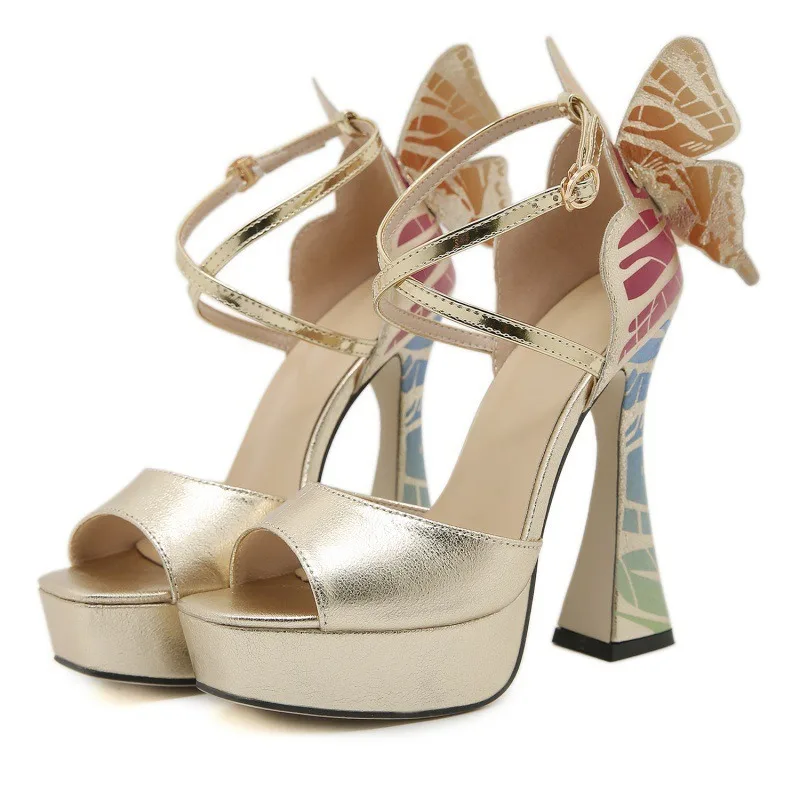 

Новые цветные сандалии с милыми бабочками и открытым носком, европейско-американские модные туфли на высоком каблуке для банкета, свадьбы, невесты, подружки невесты