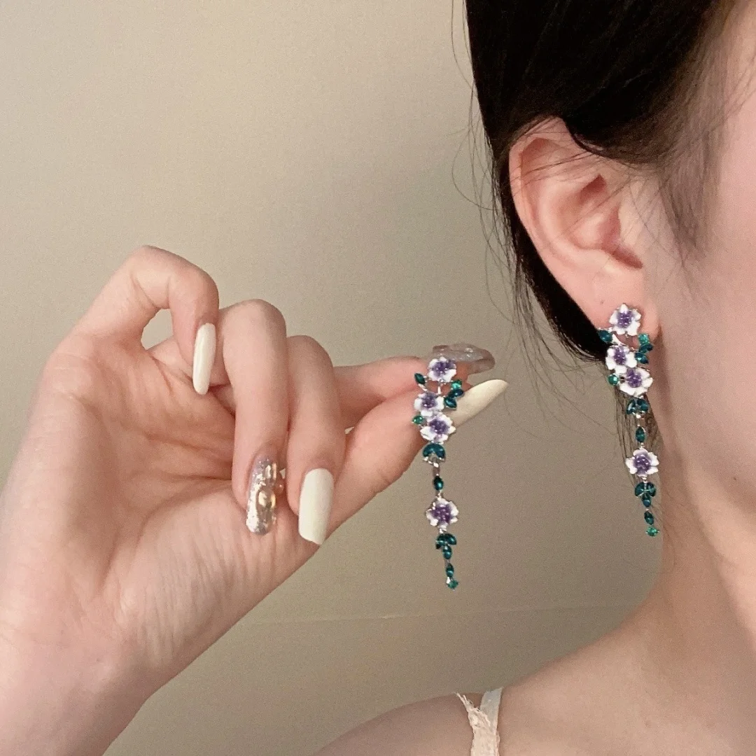 

DUTRIEUX Vintage Flower Leaves Long Drop Earrings Silver Color Blue White Epoxy Green Crystal Stones Luxury Earring Jewelry Gift