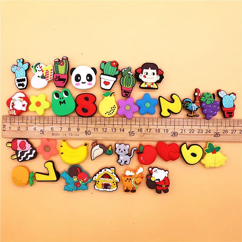 1pcs Christmas Collection PVC Shoe Charms Lovely Animals Garden Shoes Upper Decorations Clogs Pins Unisex Fun Gifts