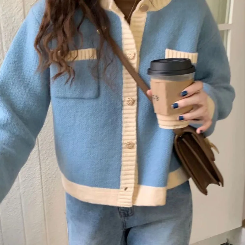 Modieuze en mooie Koreaanse zachte korte damesblouse, herfst- en wintertemperament, matchend gebreid vest voor woon-werkverkeer