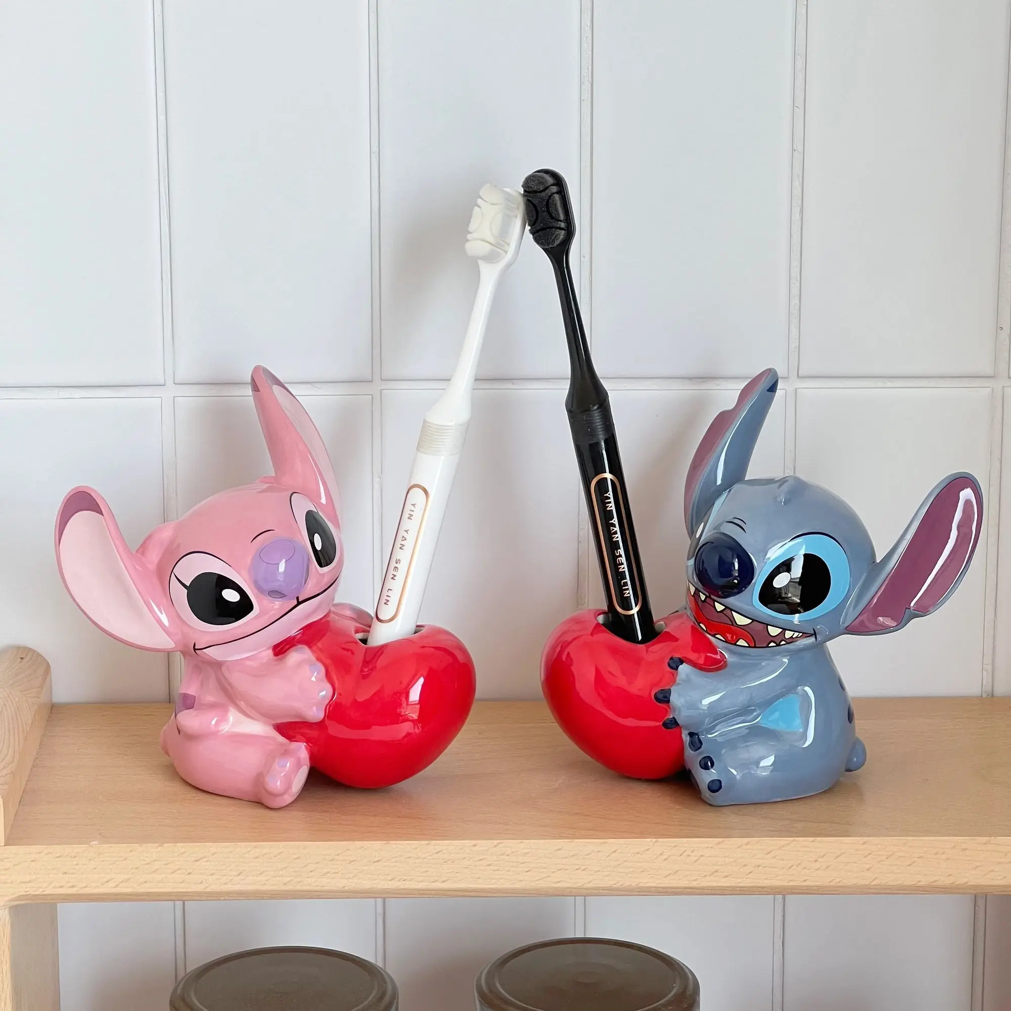 

Disney animation Lilo & Stitch ceramic toothbrush holder, bathroom washbasin cartoon creative toothbrush holder