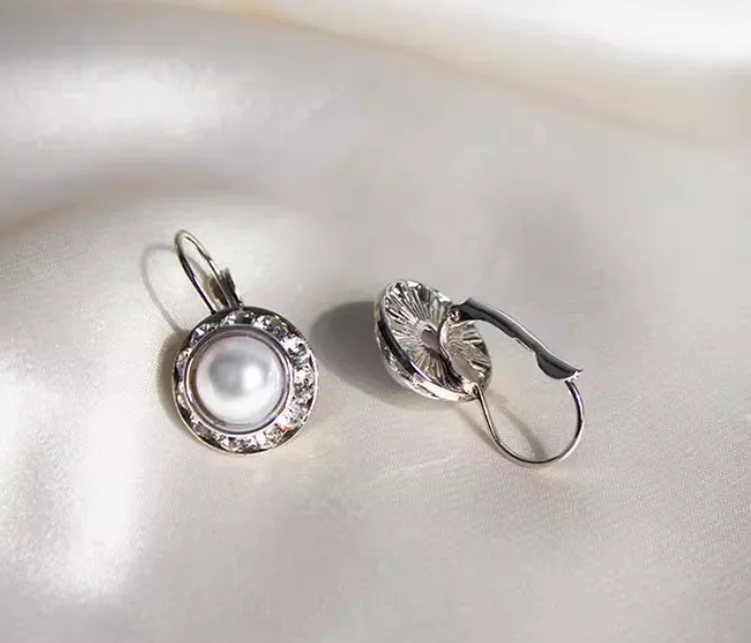 أقراط دائرية عصرية ومتطورة مرصعة بالألماس الصغير، أقراط لؤلؤ أنيقة وفاخرة، مثالية لكل من الأماكن #3