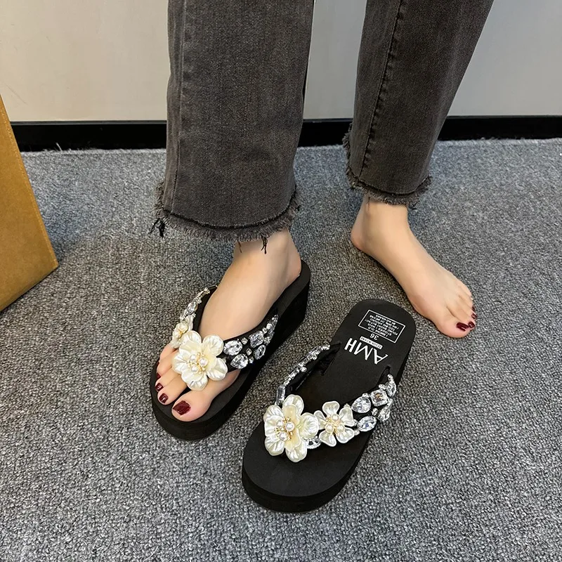 Camellia Flower Pearl Rhinestone Flip Flops Female Summer New Style Slope Heel Platform Sweet Beach Clip Toe Cool Slippers Tide