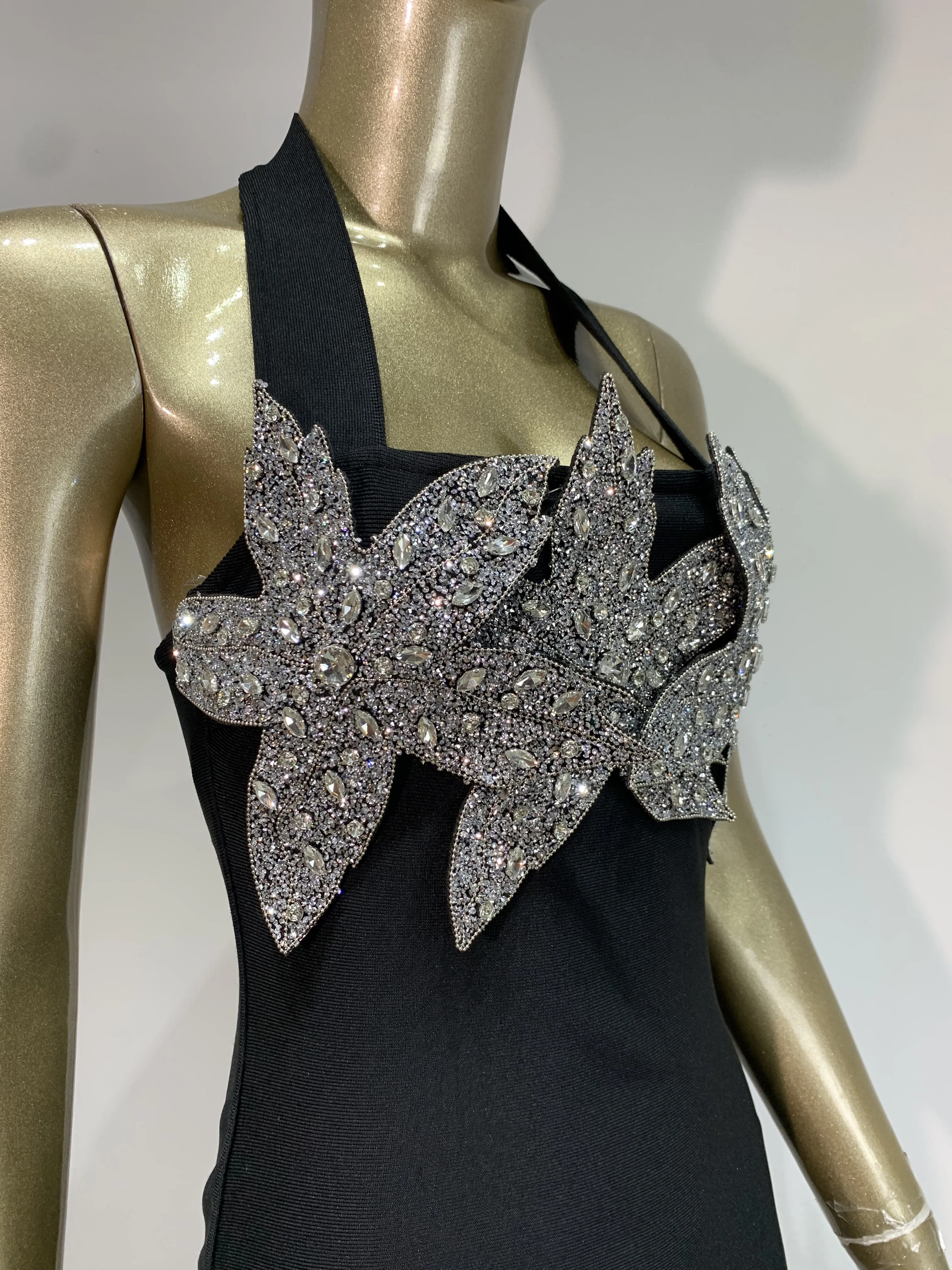 فستان نسائي مثير على شكل نجمة مرصع بالألماس بدون ظهر رسن أسود ماكسي طويل بأشرطة ضيقة 2025 فستان أنيق للحفلات المسائية والنوادي