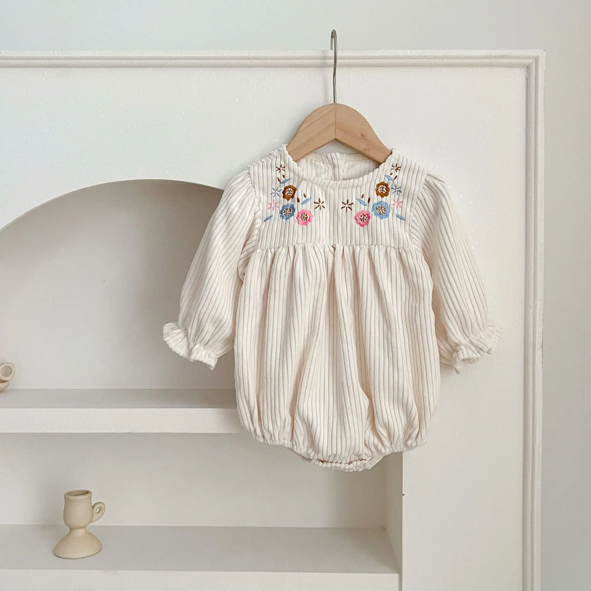 Herbst Kleinkind Baby Mädchen Strampler Cord Langarm Gestickte Blumen Neugeborenen Baby Mädchen Overall Frühling Baby Mädchen Kleidung – Detail 2