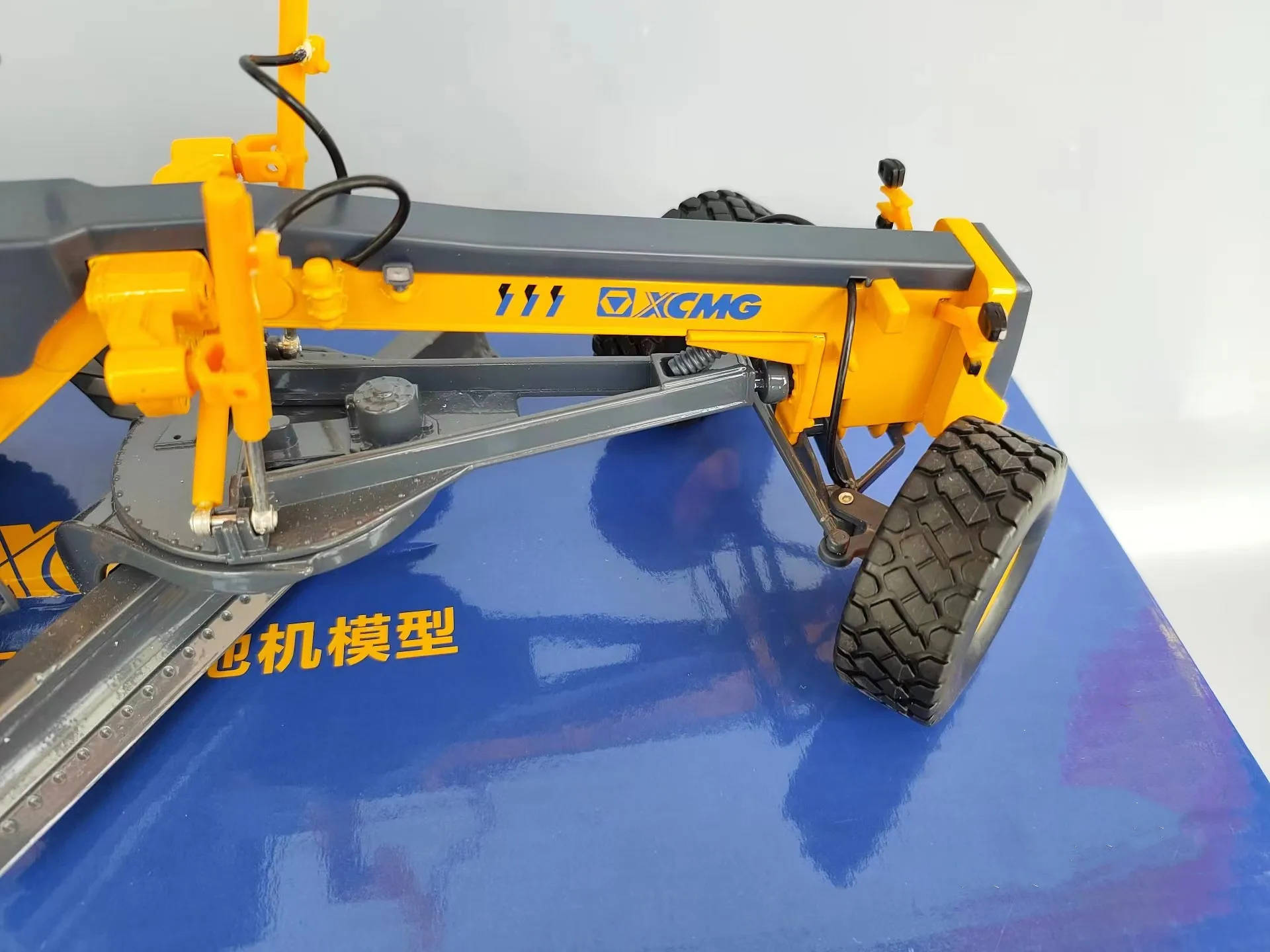 1:35 Scale XCMG GR3505 Motor Grader Engineer Machinery Model DieCast Toy gift Decoration