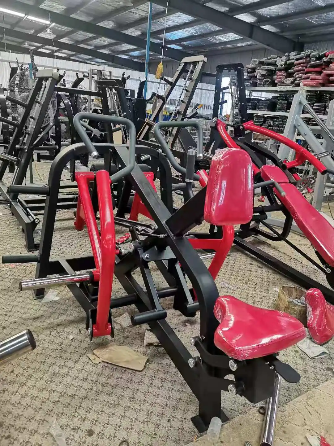 تخصيص معدات اللياقة البدنية الصالة الرياضية التجارية تدريب القوة المنحدر آلة الصحافة الصدر لممارسة مدرب الجسم