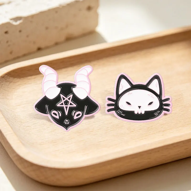 2-4pcs/set Halloween Cat Enamel Pins Cute Dachshund Dogs Fruit Aniimal Creepy Ghost Pumpkin Brooches Lapel Badge Jewelry Gifts