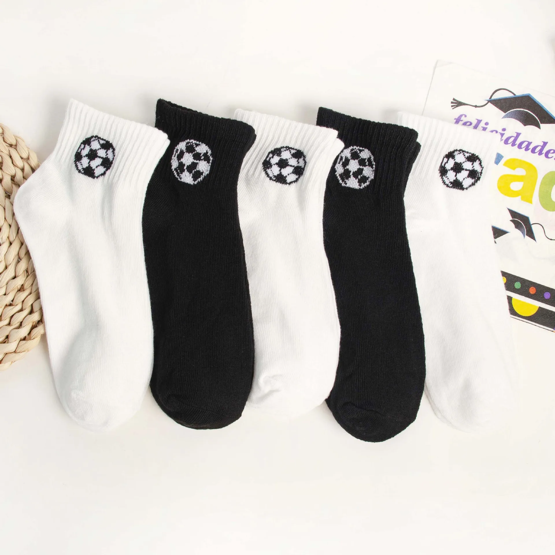 جوارب شبابية بأنماط كرة القدم بألوان ثابتة، متعددة الاستخدامات، كاجوال، ماصة للعرق وجوارب متوسطة وقصيرة قابلة للتنفس #4