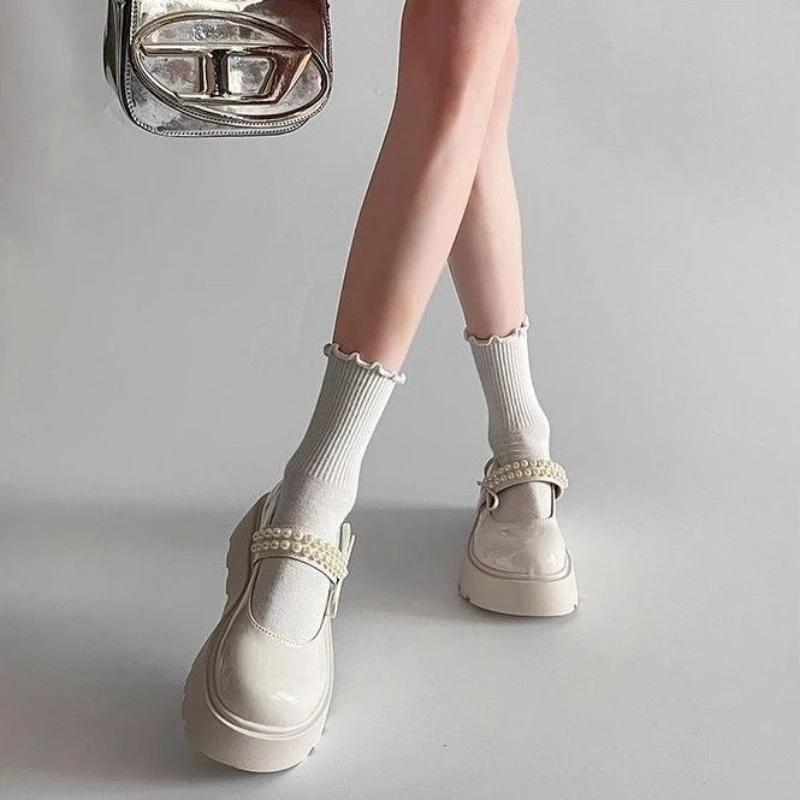 Verão novo estilo de sola grossa sapatos casuais e confortáveis versáteis sapatos únicos combinar com saias sapatos de couro pequenos para mulher