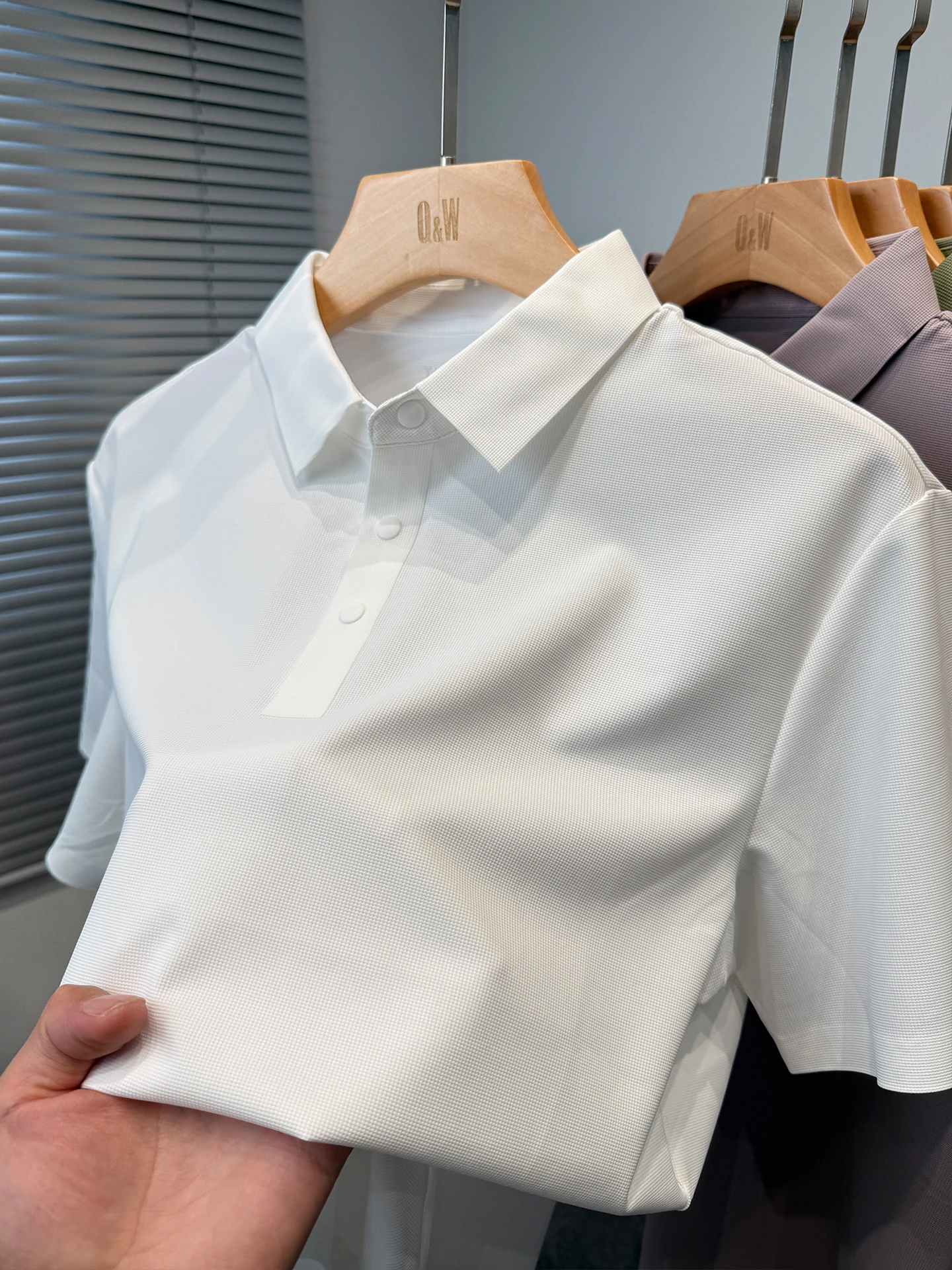 

New Men's Ice Silk Short Sleeve Polo Shirt Thin Summer Solid Color Half Sleeve Shirt Collar Hidden Button Casual high End Top