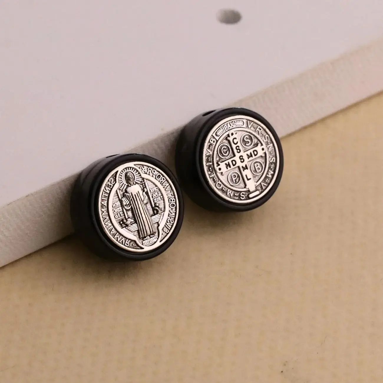10Pcs Black Green Saint Benedict Coin Beads Christian Exorcism St.Benedict Medal Spacer Beads for Bracelet DIY Making Accessorie