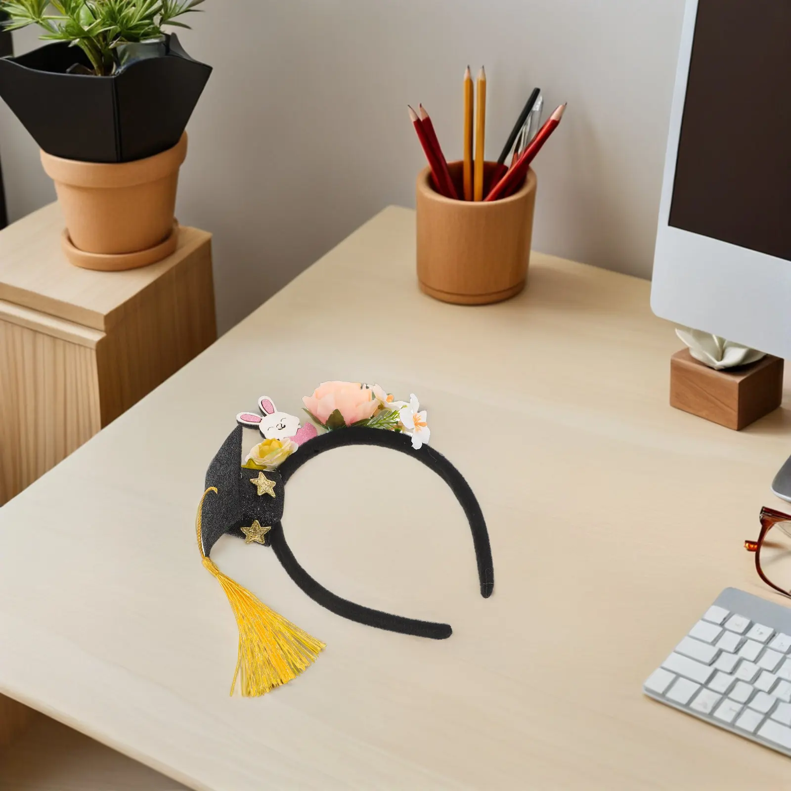 

3Pcs Mini Graduation Cap Headband Lightweight Comfortable Hairband for Preschool Kindergarten 2025 Grad Party Photo Props