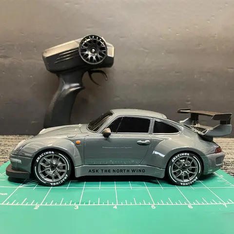 1:24 Ölçekli Yetişkinler İçin Uzaktan Kumandalı RC Drift Arabası 20KM/S 4WD Yüksek Hızlı LED Işıklı Ekstra Drift Lastikli Araç Oyuncak