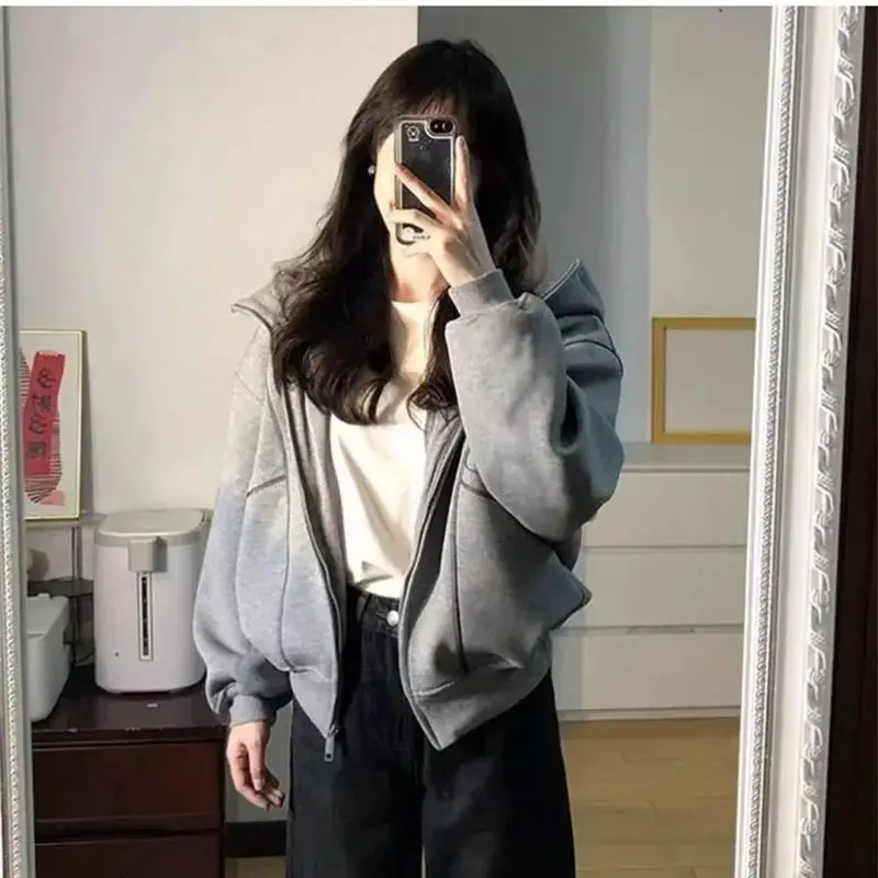 

Qian Gray American Retro Hoodie Jacket for Women in Early Spring 2025 Wearing Hooded Cardigan and Korean Loose Baseball Jersey