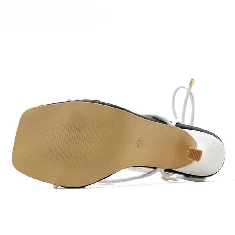 Aneikeh موضة ساحة تو كعب رقيقة الصليب تعادل الصنادل جديد مثير الدانتيل يصل النساء Arty أحذية عالية الكعب 9 سنتيمتر أسود أبيض حجم 35-42