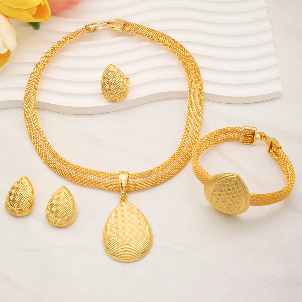 Liffly Dubai Gold Color Jewelry Sets for Women Water Droplet Pendant Necklace Bracelet Earrings African Wedding Bridal Jewellery