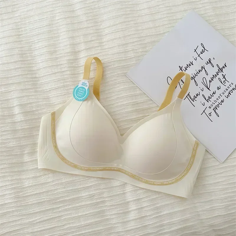 Pull-free and traceless underwear, women's bras without steel rings, gathering and folding breasts, anti-sagging, fixed cup bra