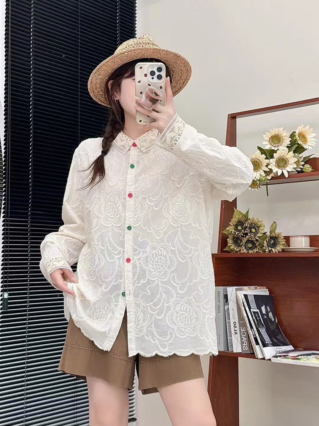 Camicie in cotone ricamate con bottoni colorati per ragazza dolce giapponese Mori Camicetta casual a maniche lunghe con colletto rovesciato primavera autunno