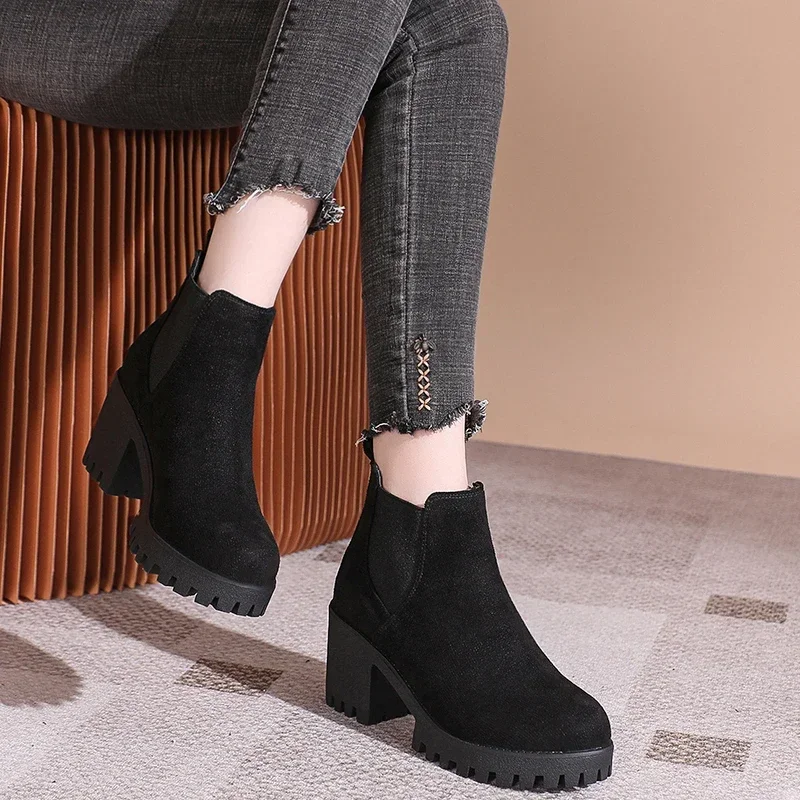 New Winter Casual and Comfortable Thick-soled Round-toe Black Sexy Elegant Warm Square-heeled Short Boots for Women 2024