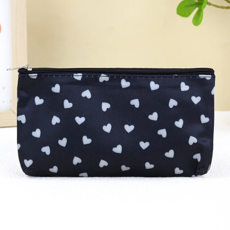 Cute Love Cosmetic Bags Women Clutch Bag Makeup Bags Makeup Pouch Skincare Storage Bag Toiletries Bag Travel Cosmetic Organizer