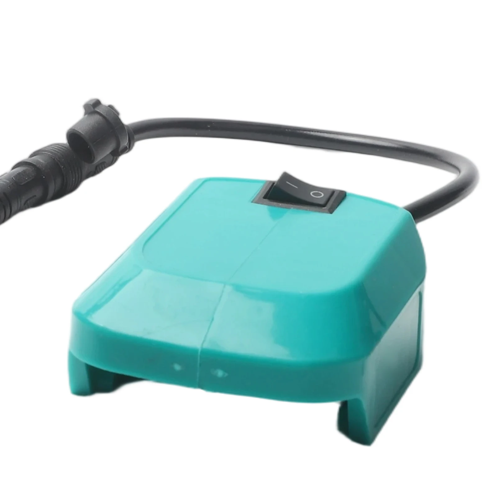 

Совместимый с аккумулятором MT18V насос диаметром 38 мм, компактный дизайн, высота 18 см, эффективная производительность насосования для аккумуляторов MT18V.