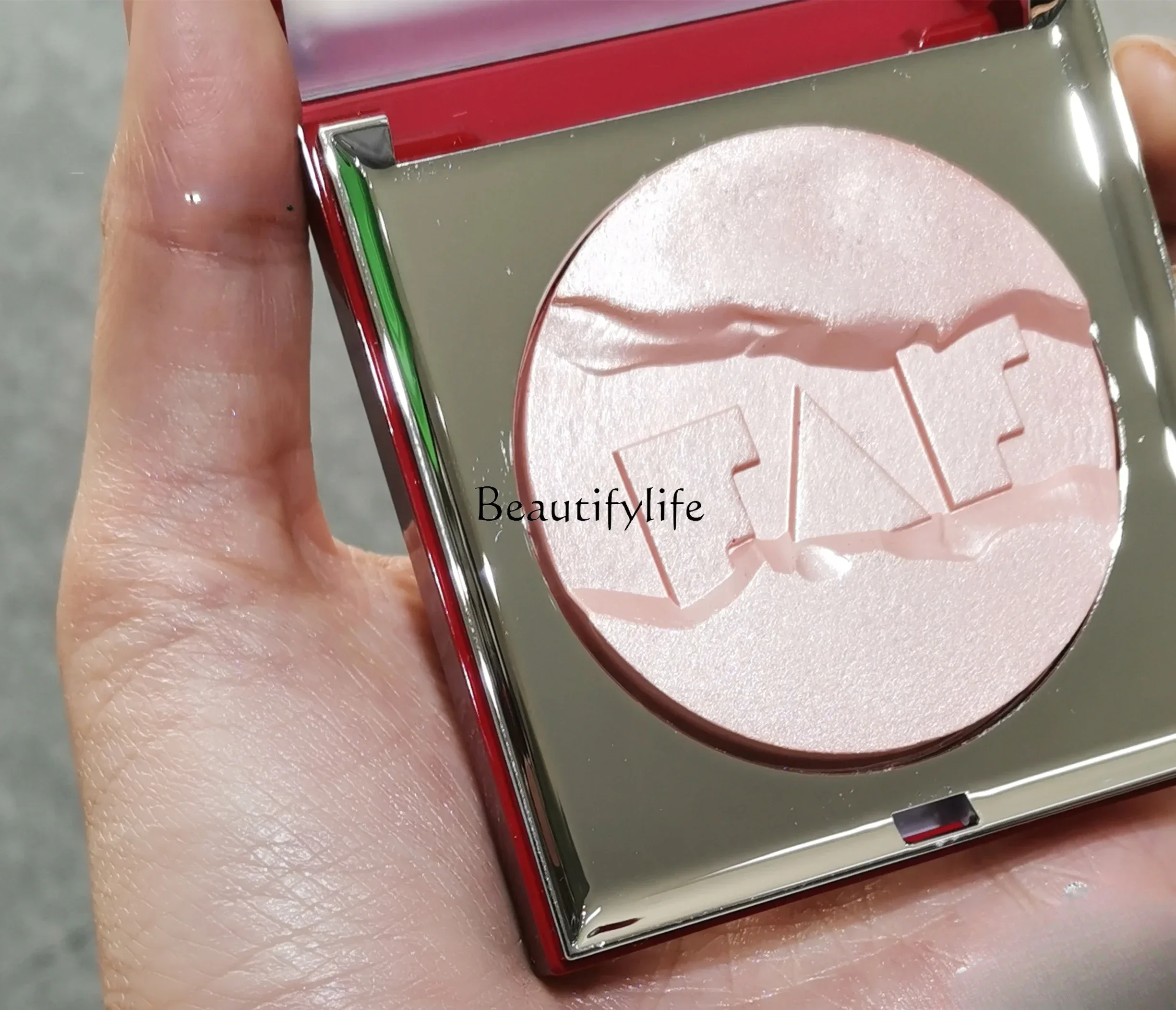 

Xinghe Thin and Glittering Create Three-Dimensional Makeup Modify Outline Highlight Powder