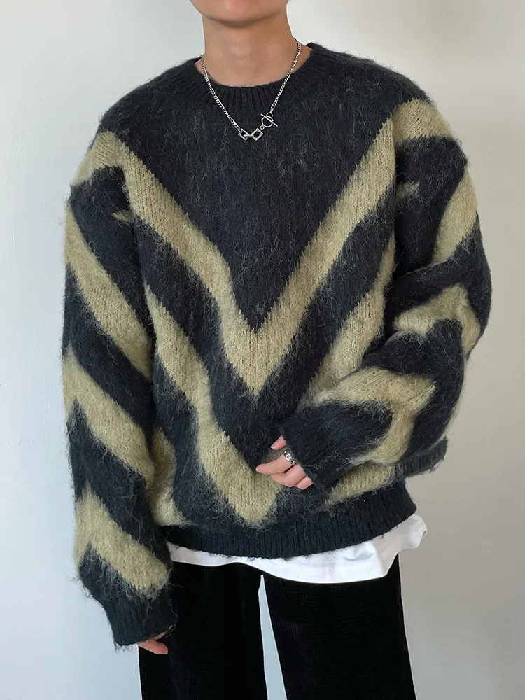 Autumn/winter Trendy Korean Style Soft Supple High Class Elegant Vintage Striped Sweater Men's Loose Fit Round Neck Knitted Top