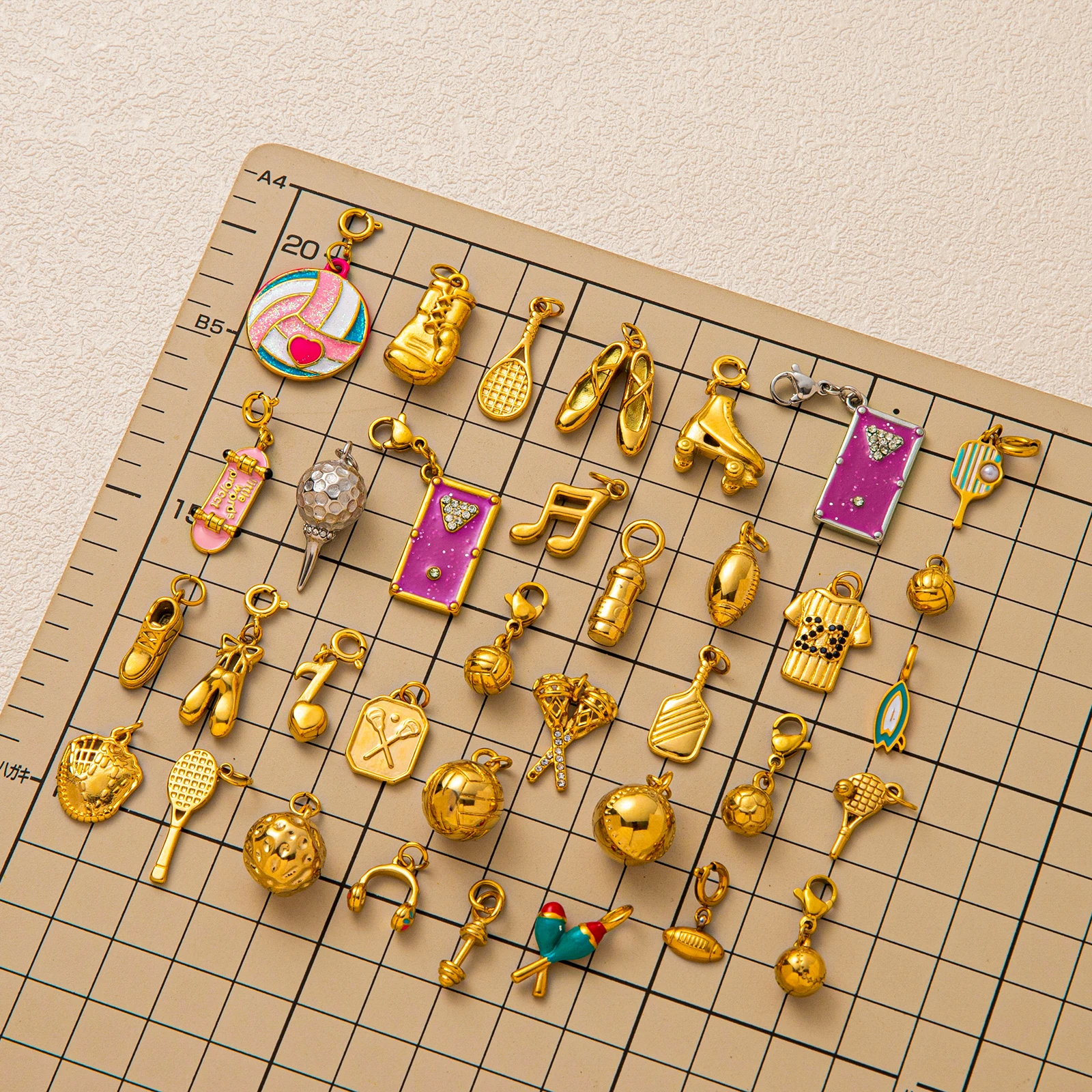 Dijes colgantes DIY para joyería, serie deportiva popular Simple y a la moda, béisbol, monopatín, voleibol