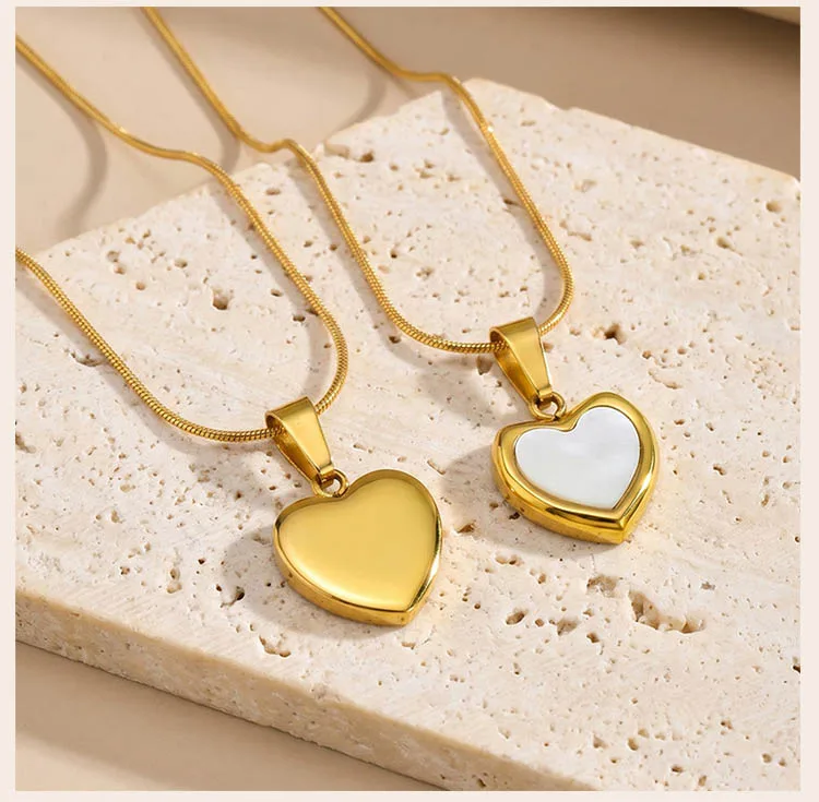 Herzanhänger-Halskette, goldfarbene Edelstahlkette, solide und weiße Muschel-Designs für Boutique-Kapselbestand – Detail 3