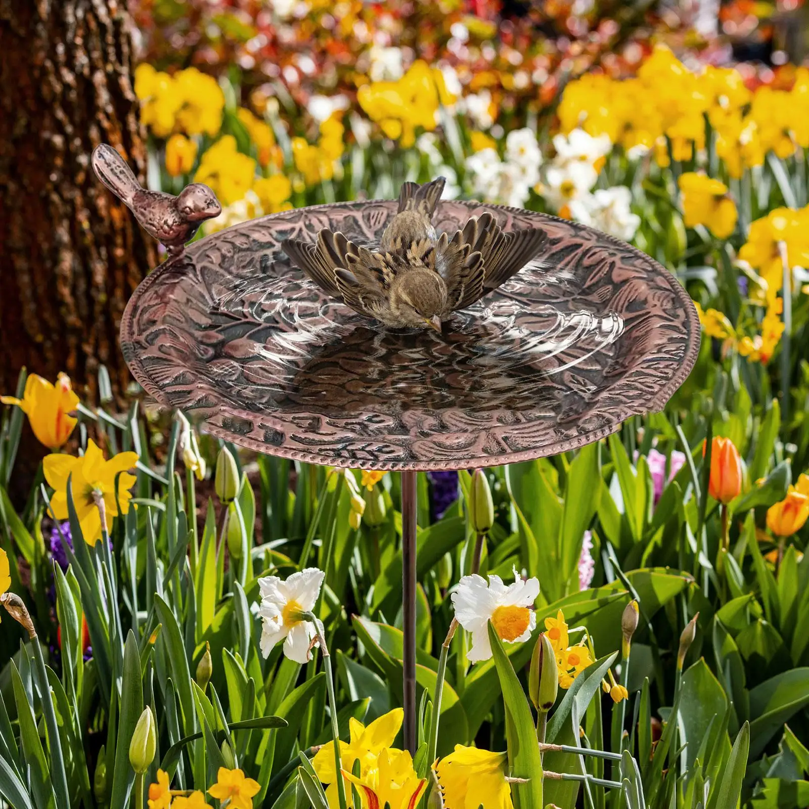 Vintage Design Bird Bath Metal Bird Feeder Durable Stake for Outdoor Garden Birds Drinking Decoration