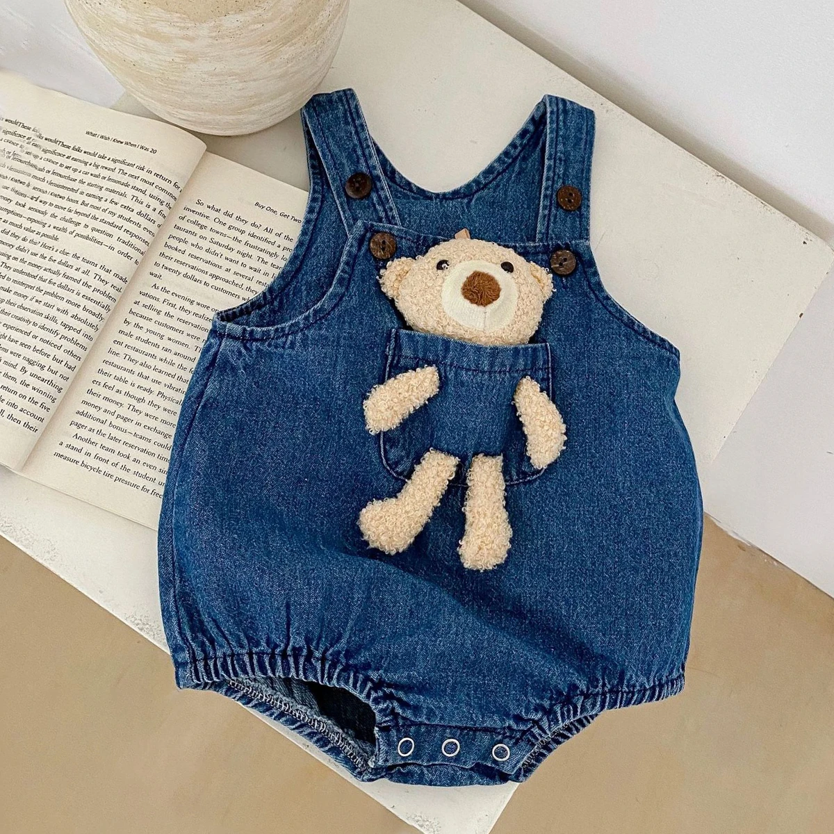 Autumn New Baby Fashion Versatile Triangle jumpsuit for both boys and girls, denim shoulder straps and jumpsuit for free, with a