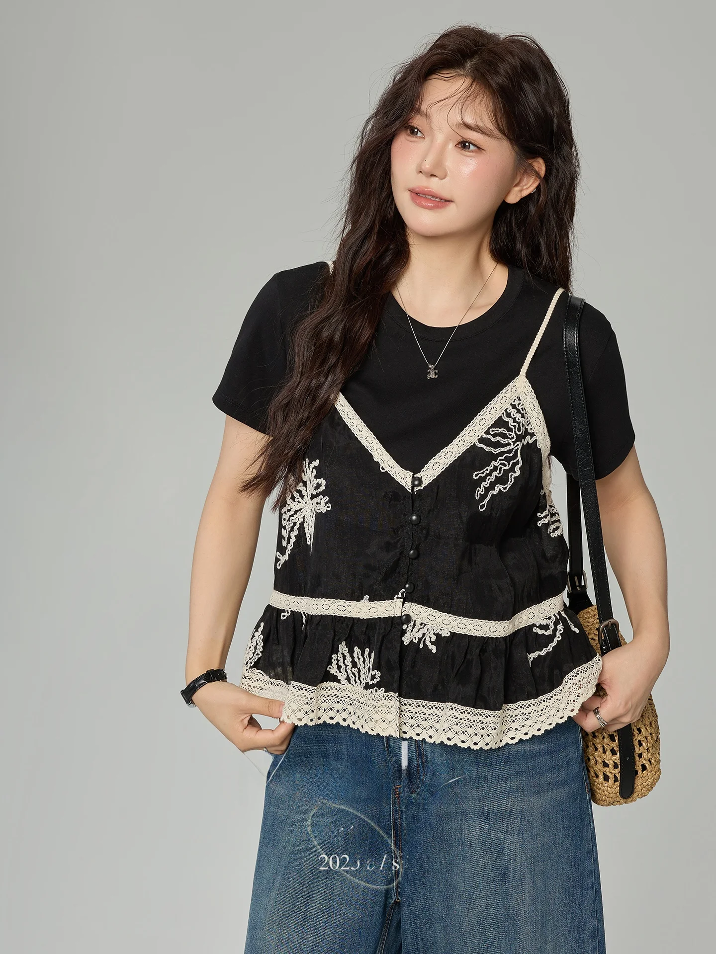 

Футболка с кружевными вставками больших размеров, корейский стиль, летняя новинка, топ для похудения для женщин больших размеров, повседневная одежда