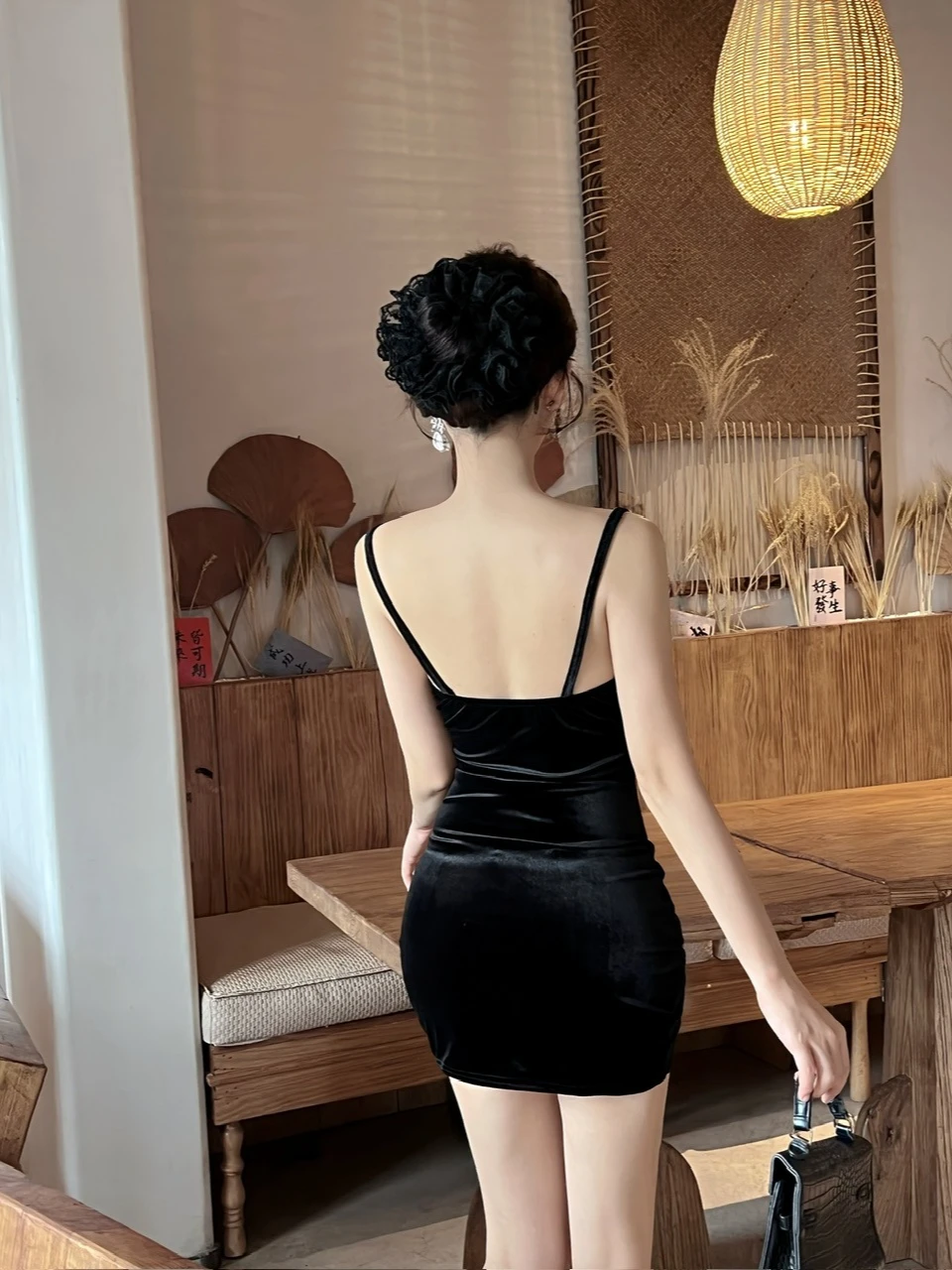 SsTss Abito sexy con fionda in velluto Moda donna Anello in metallo tagliato con scollo a V senza maniche Backless Slim Criss Cross Wrap Hip Mini abito