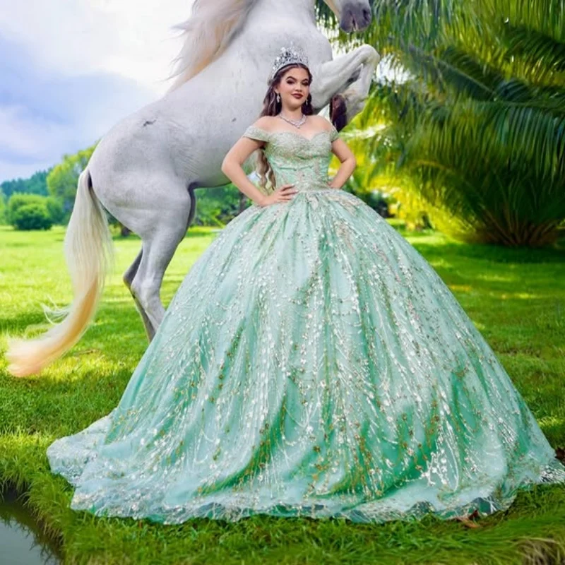 

Luxury Shiny Green Quinceanera Dress off-shoulder golden glitter Decal Long tail Vestidos De 15 Quinceanera ﻿Customize