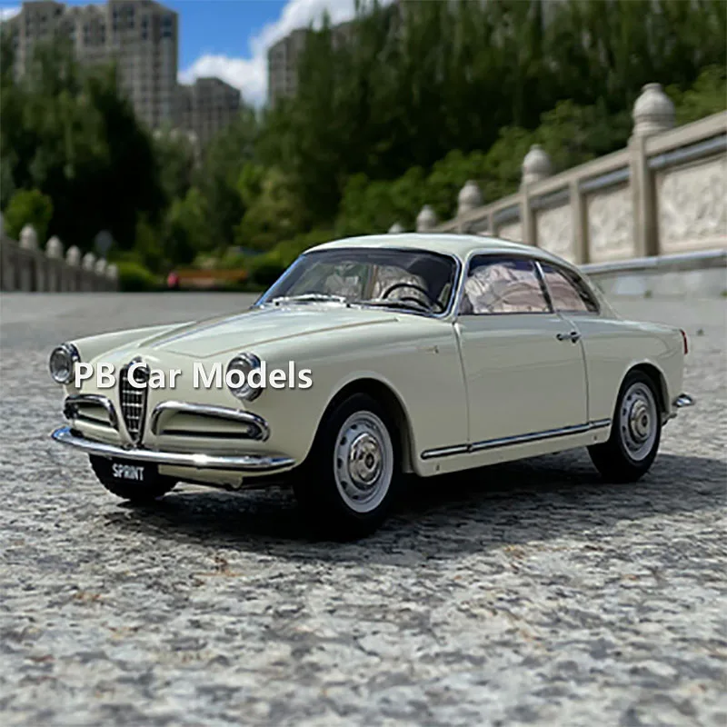 1:18 Kyosho original AlfaRomeo Giulietta Sprint alloy full-open simulation car model