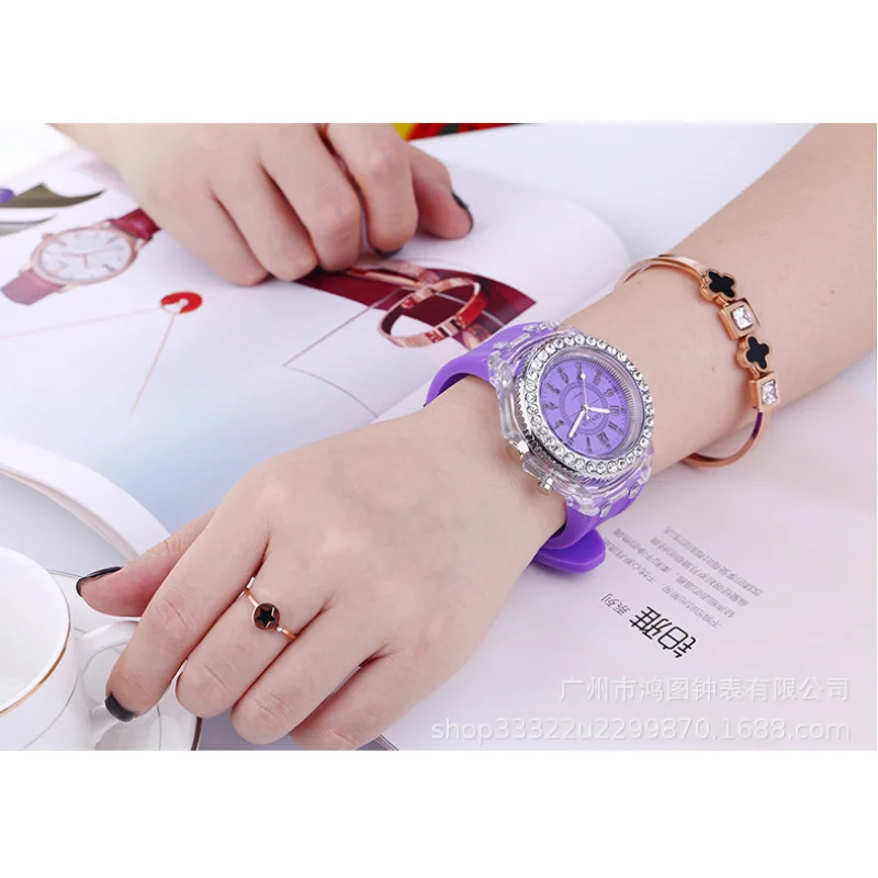 Reloj de banda de silicona para mujer, pulsera elegante y creativa a la moda, ideal para estudiantes de secundaria y jóvenes